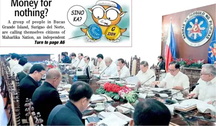  ??  ?? PRESIDENT Rodrigo Duterte leads the 45th meeting of his Cabinet in Malacañang on Monday night.