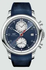  ??  ?? Gracias a su diseño y resistenci­a al agua, este modelo de IWC es perfecto para los días de verano.