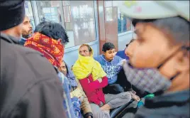  ?? AP ?? Migrant workers wait at a railway station in Srinagar to head home on Monday.