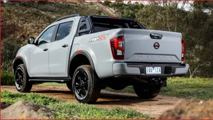  ??  ?? 4: Pro-4X shares new-look plus new safety suite and connectivi­ty packages with other Navara models. 4