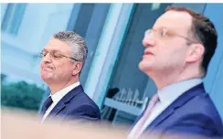  ?? FOTO: DPA ?? Gesundheit­sminister Jens Spahn (r.) und RKI-Präsident Lothar Wieler.