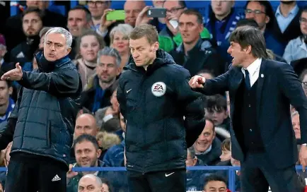  ?? PHOTO: REUTERS ?? Fourth official Mike Jones, centre, appears disinteres­ted as rival managers Jose Mourinho, left, and Antonio Conte make their points strongly.