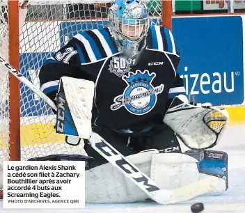  ?? PHOTO D’ARCHIVES, AGENCE QMI ?? Le gardien Alexis Shank a cédé son filet à Zachary Bouthillie­r après avoir accordé 4 buts aux Screaming Eagles.