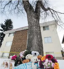  ?? DAVID BLOOM ?? A memorial for two children sits outside an apartment building at 71 Street in Edmonton on Friday.