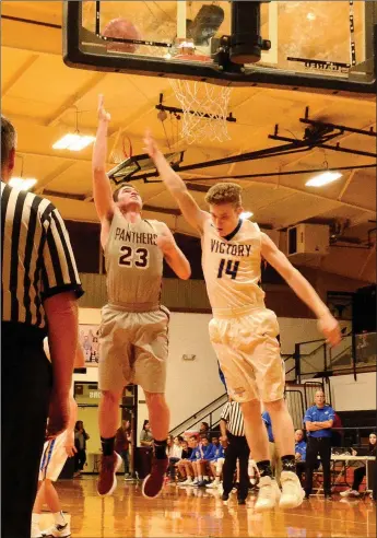  ?? Mike Capshaw/Herald-Leader ?? Siloam Springs’ Spencer Lashley goes in for two of his team-high 13 points during a 50-42 loss against Tulsa Victory Christian at the Jerry Oquin Basketball Tournament in Inola, Okla., on Monday.