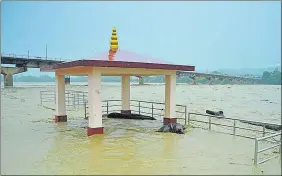  ?? RAMESHWAR GAUR/HT PHOTO ?? A submerged Ganga ghat after heavy rains in Haridwar on Tuesday.