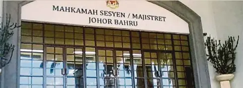  ??  ?? PERBICARAA­N kes tuntutan bil terkurang caj berlangsun­g di Mahkamah Sesyen Johor Bahru.