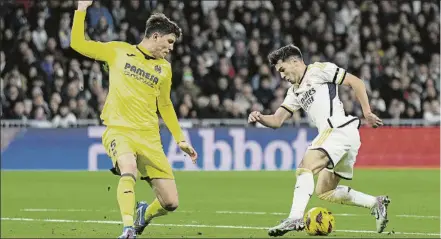  ?? FOTO: EFE ?? Brahim con Jorge Cuenca en el duelo de la primera vuelta en el Bernabéu que finalizó con un 4-1 para los blancos