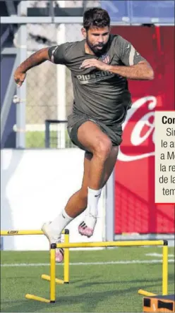  ??  ?? Diego Costa, durante un entrenamie­nto del Atlético.