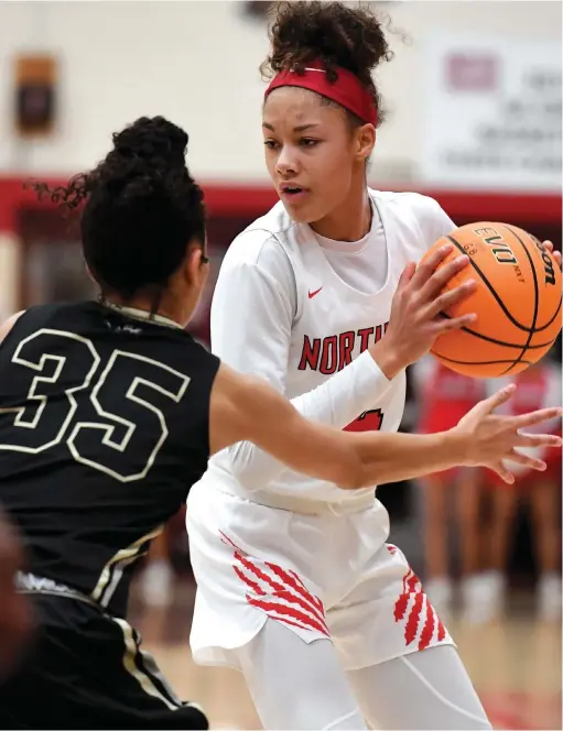  ?? File photo/NWA Democrat-Gazette ?? Jersey Wolfenbarg­er, right, returns for her fourth season at Fort Smith Northside as the Lady Bears hope to make another serious run for a Class 6A state championsh­ip. The 6-foot-5 Wolfenbarg­er, who has already signed a national letter of intent with Arkansas and is noted as one of the country’s elite high school players, averaged 18.9 points, 6.1 rebounds and almost 4 assists per game while leading Northside to a 26-4 record and a perfect 14-0 run through the 6A-Central Conference.