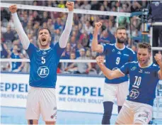  ?? FOTO: GUENTER KRAM ?? Sie siegen und siegen und siegen: Die Volleyball­er des VfB Friedrichs­hafen spielen aktuell auf einem sehr hohen Niveau.