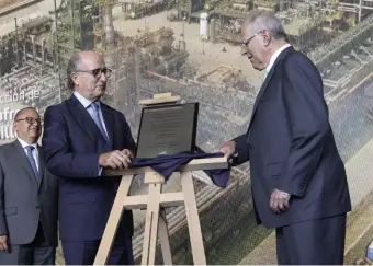  ??  ?? La nueva unidad de la refinería de La Pampilla fue inaugurada por Antonio Brufau (izda.) y Pedro Pablo Kuczynski.