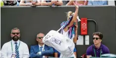  ?? Foto: Tim Ireland, dpa ?? Angelique Kerber zeigte gegen Garbiñe Muguruza ihre wohl beste Leistung in die ser Saison. Trotzdem verlor sie und muss sich sowohl von Wimbledon als auch der Nummer eins in der Weltrangli­ste verabschie­den.