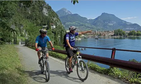  ?? ?? In bicicletta sul Garda Un incontro tra regioni per fare il punto sull’opera: 165 chilometri per 344 milioni di euro (Fotolia)