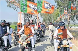  ?? PHOTOS: MANOJ DHAKA/HT ?? BJP national president Amit Shah riding pillion with Haryana BJP chief Subhash Barala (centre) and CM Manohar Lal Kattar (right) during the Yuva Hunkar Rally in Jind on Thursday.