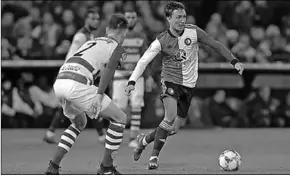  ??  ?? Een spelmoment uit de wedstrijd Feyenoord en De Graafschap. (Foto: Nusport)