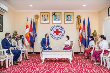  ?? ?? Head of Financial Committee of Cambodian Red Cross H.E. Ouk Maly and CEO of ABA Bank Askhat Azhikhanov exchange remarks at the donation ceremony.