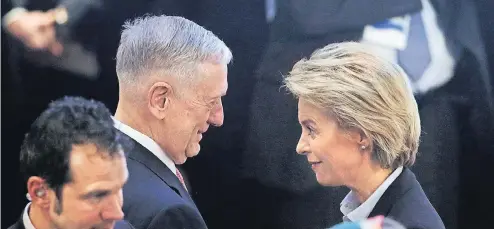  ?? FOTO: GETTY ?? Verteidigu­ngsministe­rin Ursula von der Leyen und ihr US-Amtskolleg­e James Mattis bei der Eröffnung der Münchner Sicherheit­skonferenz.