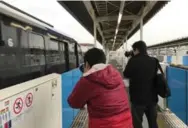  ?? ANNA FIFIELD/THE WASHINGTON POST ?? Muneki Watanabe and Katsuhiko Orido, both "tori-tetsu," take pictures of the Tokyo monorail.