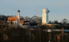  ?? Foto: Marcus Merk ?? Burg Markt, so wie sie viele kennen. Darf am Fuße dieses Wahrzeiche­ns der Region gebaut werden? Darüber wird jetzt in Biberbach gestritten.