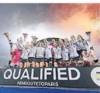  ?? FOTO: WORLDSPORT­PICS ?? Die Hockey-Damen feiern die erfolgreic­he Olympia-Quali.