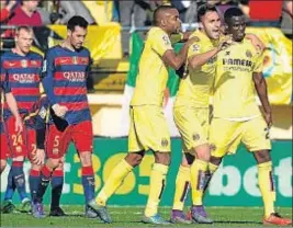  ?? JOSE JORDAN / AFP ?? Los jugadores del Villarreal celebran el tanto del empate