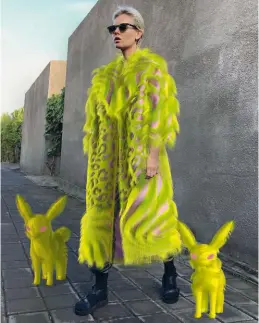  ??  ?? SOPRA. Pelliccia neon di @kaikai_ design, presentata durante la @replicant. fashion, prima Digital Fashion Space, tenutasi il 20 maggio 2020. IN APERTURA. Fendi Couture A/1 2021.