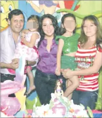  ??  ?? Víctor Bogado, Micaela Bogado y Gabriela Quintana, en cumpleaños de una de las hijas del senador.