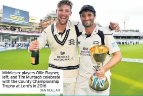  ?? DAN MULLAN ?? Middlesex players Ollie Rayner, left, and Tim Murtagh celebrate with the County Championsh­ip Trophy at Lord’s in 2016