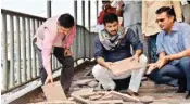  ??  ?? Delhi BJP chief Manoj Tiwari visited the overbridge at ITO on Tuesday