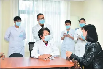  ?? PROVIDED TO CHINA DAILY ?? Wang Xueyan, head of the Allergy Center at Beijing Shijitan Hospital Affiliated to Capital Medical University, talks with a patient.