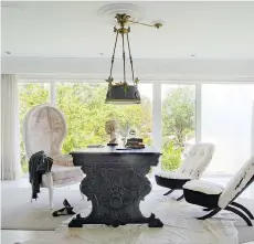  ??  ?? The airy top-floor home office decorated by Darryl Carter features a 19th-century partner’s-style library table and an 1880s French chandelier.