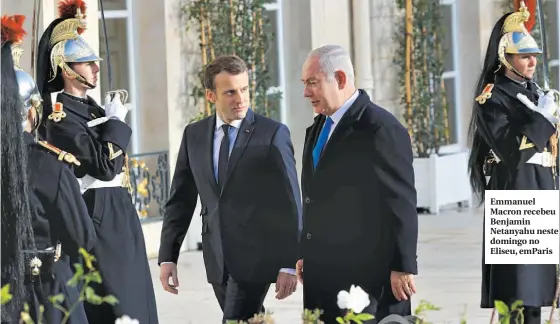  ??  ?? Emmanuel Macron recebeu Benjamin Netanyahu neste domingo no Eliseu, emParis