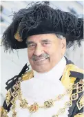  ??  ?? >
Lord Mayor Mohammed Azim