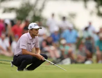  ?? Ezra Shaw, Getty Images ?? Will Zalatoris lines up a putt on the 18th green in the second round of the PGA Championsh­ip at Southern Hills Country Club on Friday.