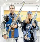  ?? PTI ?? Ravi Kumar (left) and Apurvi Chandela pose after winning the bronze in Palembang on Sunday. —