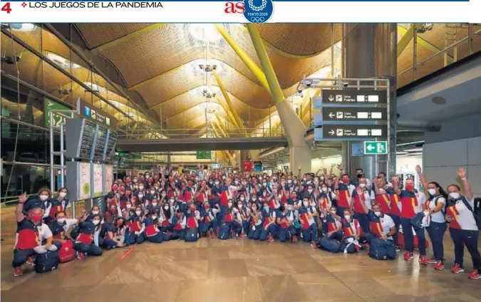  ??  ?? La delegación española de los Juegos viaja en varios grupos y el más numeroso fue el que voló el pasado sábado desde el aeropuerto Adolfo Suárez Madrid Barajas.