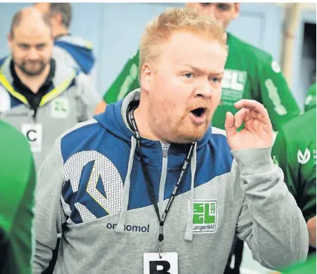  ?? FOTO: RALPH MATZERATH (ARCHIV) ?? Trainer Markus Becker wird alles für die Rest-Chance auf den Klassenerh­alt der SGL-Handballer tun. Er hofft auf viel Unterstütz­ung von den Rängen gegen Dormagen am Samstag.