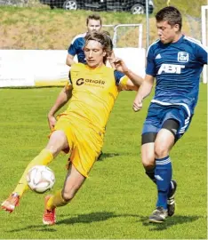  ??  ?? Einsatzfre­ude und Teamgeist: Dank dieser Tugenden belegt der TSV Ziemetshau­sen (hier Thomas Pietsch im Heimspiel gegen Durach) Platz fünf in der Süd Gruppe.