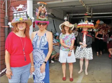  ?? LAUREN HALLIGAN LHALLIGAN@DIGITALFIR­STMEDIA.COM ?? Uniquely Saratoga contestant­s line up to show off their hats in the 27th annual Hat Contest on Sunday at the Saratoga Race Course.