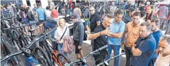  ?? FOTO: FELIX KAESTLE ?? Rund 5000 Besucher weniger verzeichne­t die Eurobike, was an dem strengen Einlass nur für Fachhändle­r gelegen habe, so die Messe.