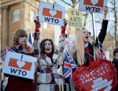  ?? AFP ?? Pro-Brexit activists hold placards and wave flags as they demonstrat­e opposite Downing Street in central London on Thursday. —