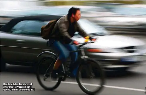  ??  ?? Der Anteil der Radfahrer ist zwar mit 15 Prozent noch gering, nimmt aber stetig zu.