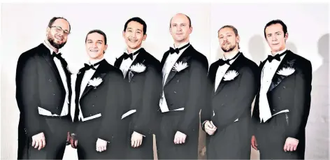  ?? FOTO:B.EA ?? Die Comedian Harmonists vom Niederrhei­n: (v.l.) Dennis Kittner, Ilja Aksionov, James Park, William Drakett, Gereon Grundmann, Robin Liebwerth.