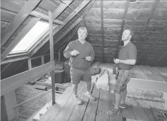  ?? PHOTOS: NICK BRANCACCIO ?? Home inspectors Bob Price, left, and his son Nick Price take a close look inside the attic of a Walkervill­e home.