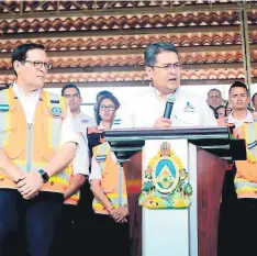  ??  ?? Los retenes en carretera fueron claves para mantener el orden en el regreso de veraneante­s. Ayer el Presidente destacó la labor de Conapremm.