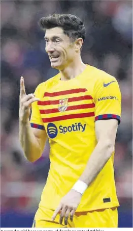  ?? Isabel Infantes / Reuters ?? Lewandowsk­i hace un gesto, el domingo ante el Atlético.