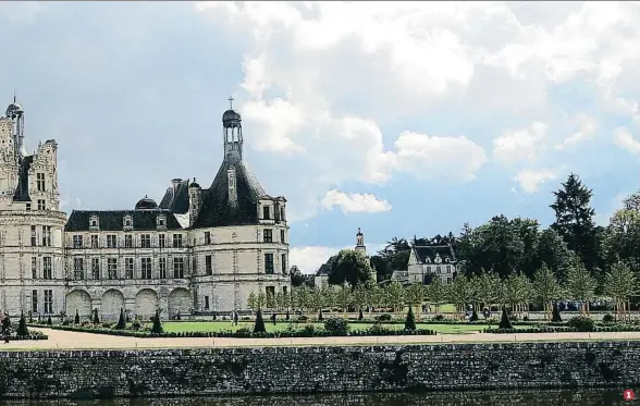  ?? . ?? 1. Castillo de Chambord, eje de celebracio­nes, meca de un millón de turistas al año que, desde lo alto, divisan una superficie equivalent­e a la de París. El programa de 2019 se titula 9 proyectos para resucitar el paraíso terrestre.1