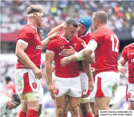  ??  ?? Gareth Davies celebrates his superb try with team-mates.