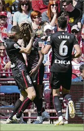  ?? FOTO: EFE ?? Tres de tres
Sancet, Nico Williams y Vesga celebran el primer gol en Almería